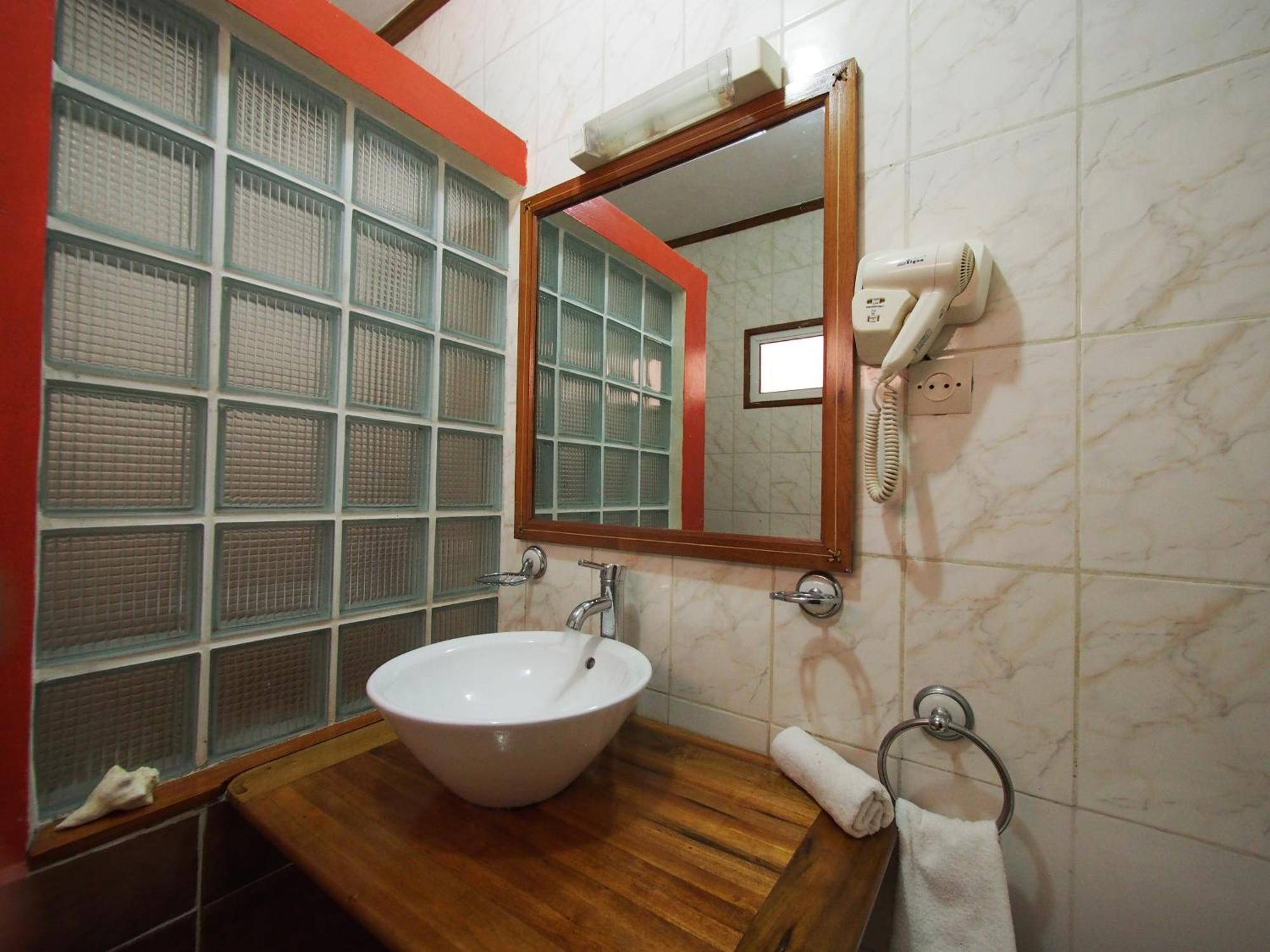 Island Continent Hotel Ivato  Ngoại thất bức ảnh