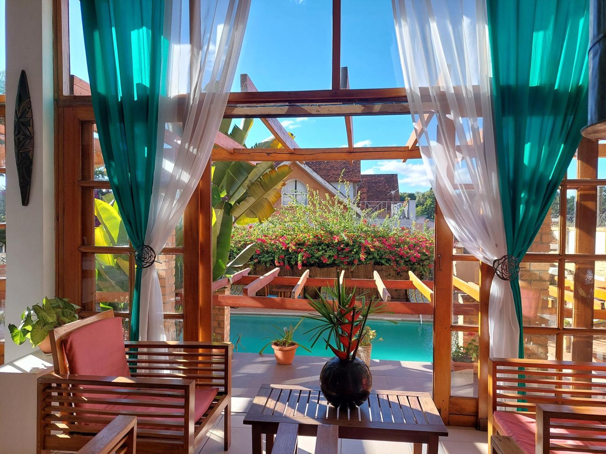 Island Continent Hotel Ivato  Ngoại thất bức ảnh
