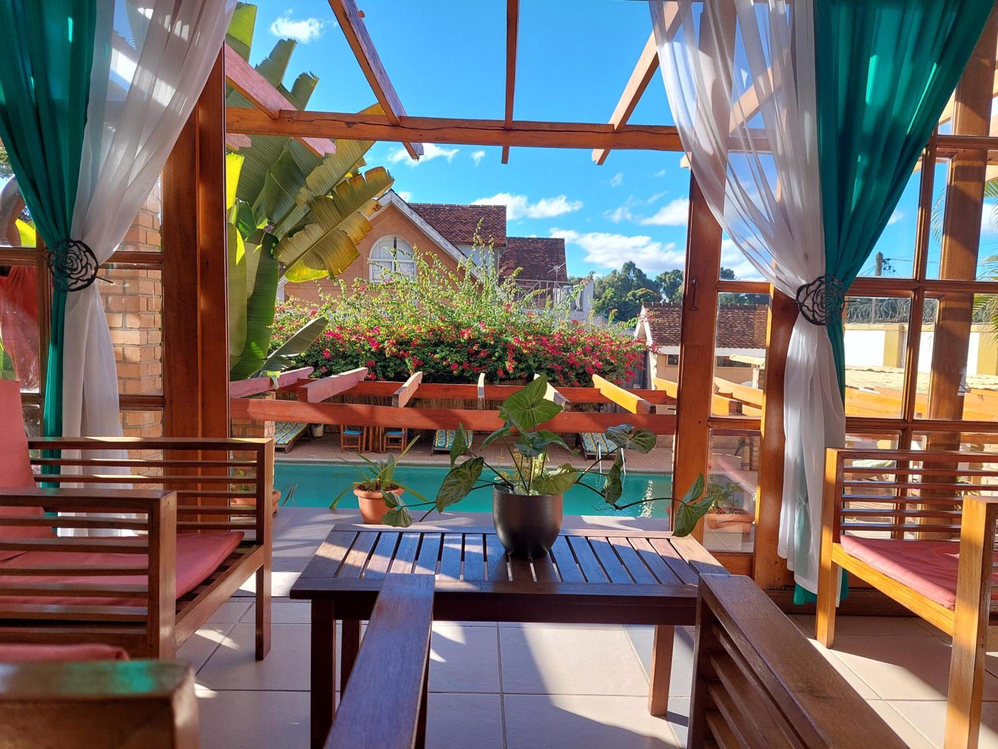 Island Continent Hotel Ivato  Ngoại thất bức ảnh